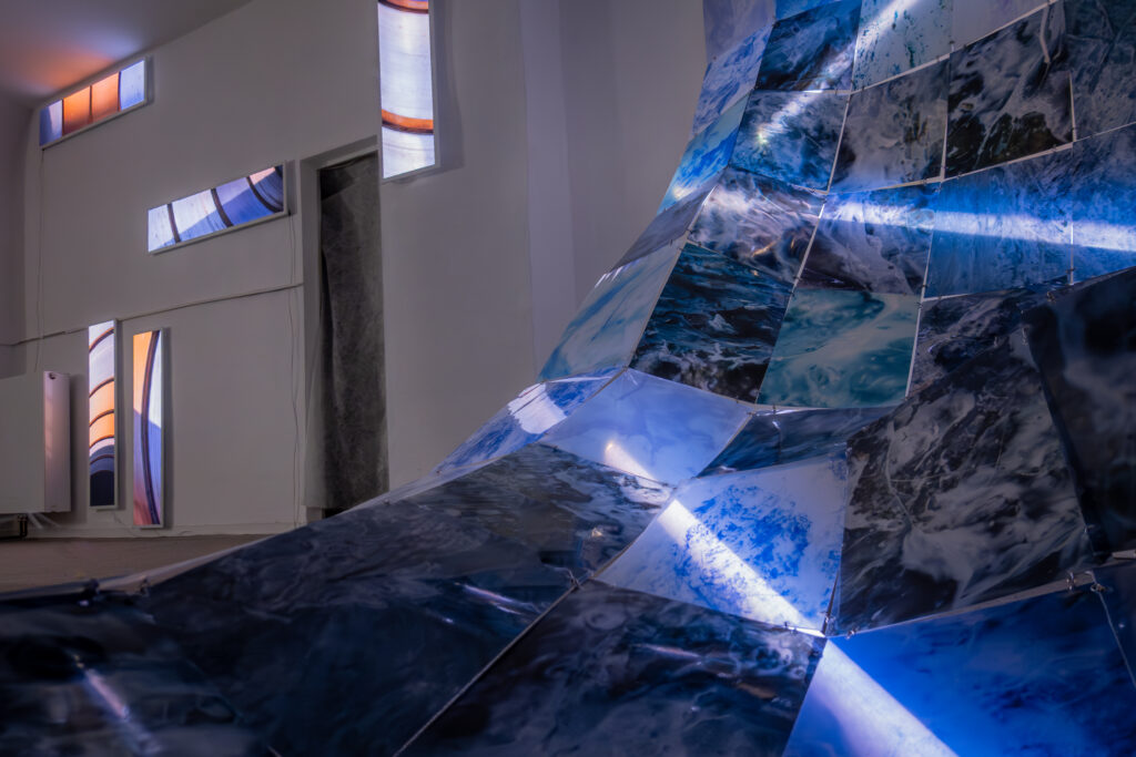 Nächtliche Wandlung_KunstRaum_Kaiserslautern_2024_DSC04272-Verbessert-RR_Foto- Isabelle Kirsch